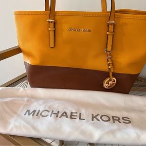 Michael Kors Vintage Jet Set Travel Large Saffiano Leather